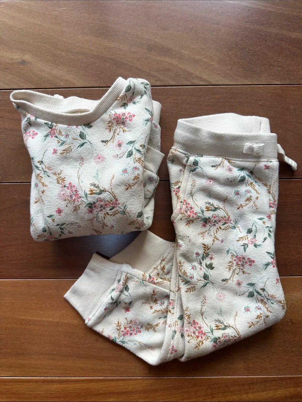 OshKosh B'gosh Cream Floral Girls' Set - Top & Jogger Pants 2T